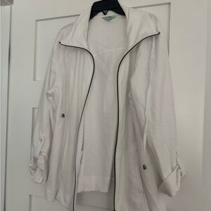 Coral Bay energy white women’s jacket. XL white with full zipper and pockets